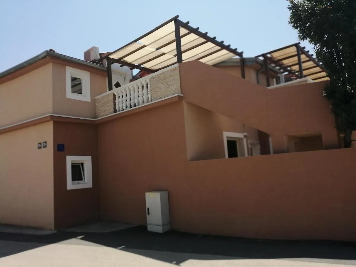 Vila Neda باكوشتاني